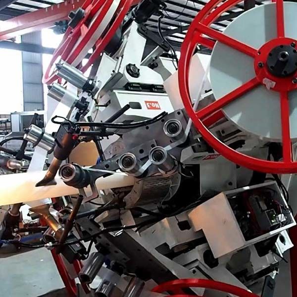 La cadena de producción del tubo de 8 pulgadas RTP cinta de la fibra de vidrio reforzó el gas de aceite en espiral